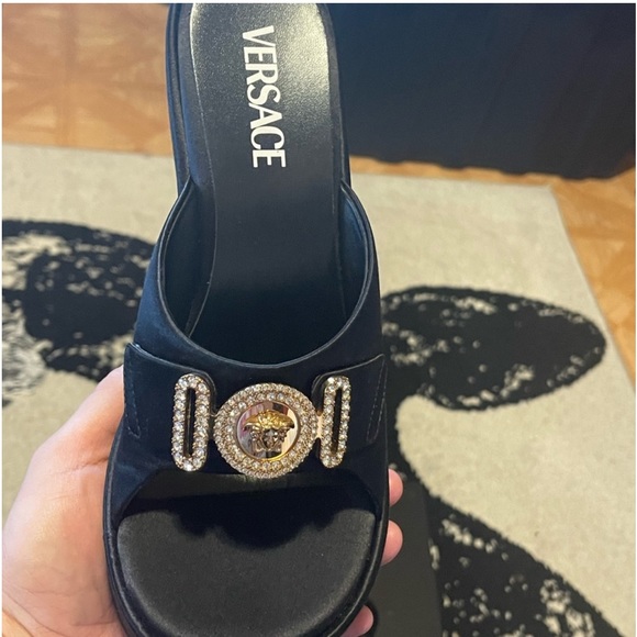 Versace Medusa Biggie Crystal Mules. Brand New wTags and Authentication cards. - Picture 4 of 8
